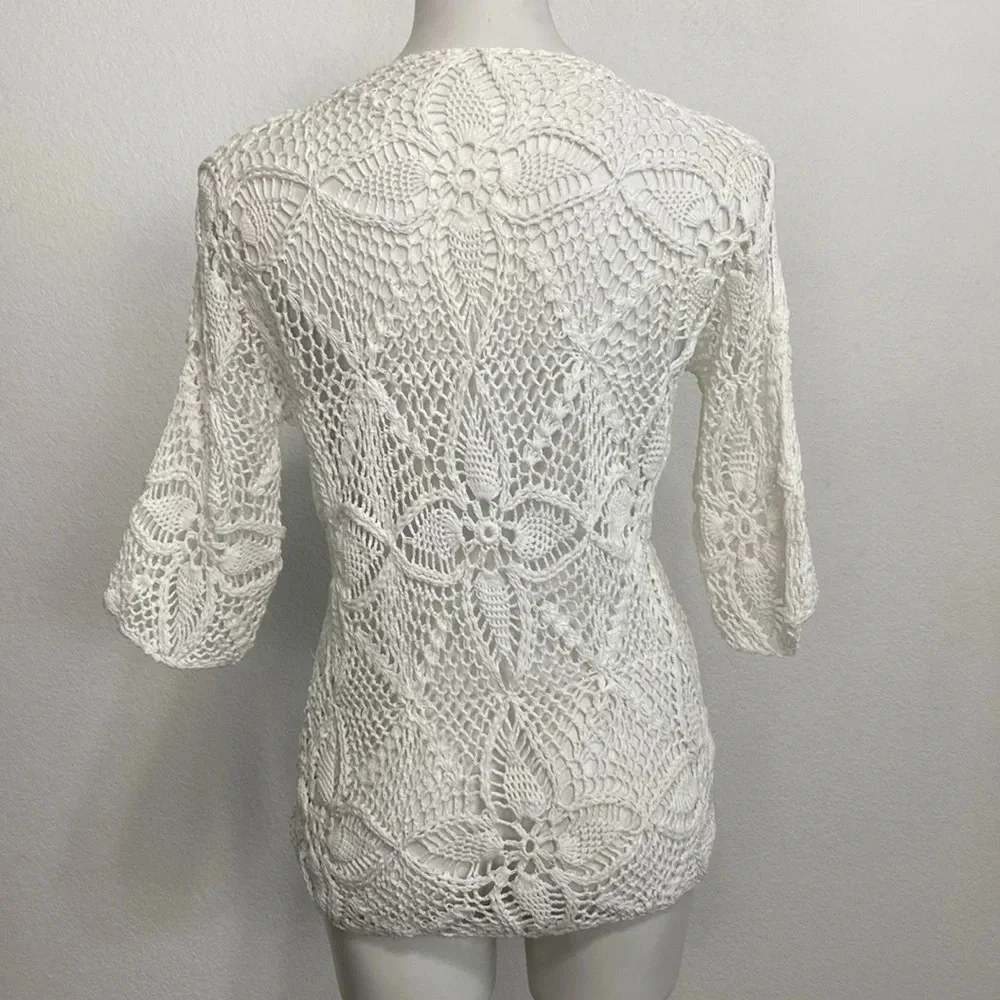 N/A white crochet